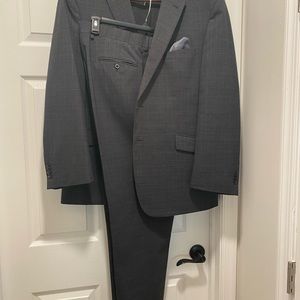 Joseph Abboud men’s suit